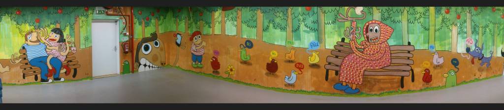 Dettaglio della sorprendente esposizione al piano di sotto della FNAC